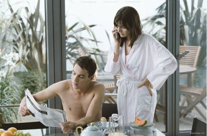 EB20060105REVIEWS60103004AR